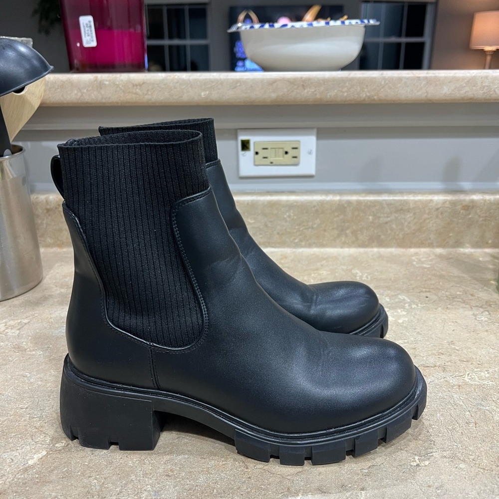 Steve Madden black boot